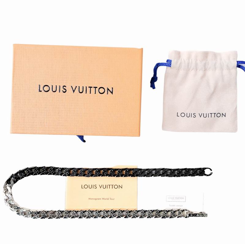 LV Necklace 03lyr662